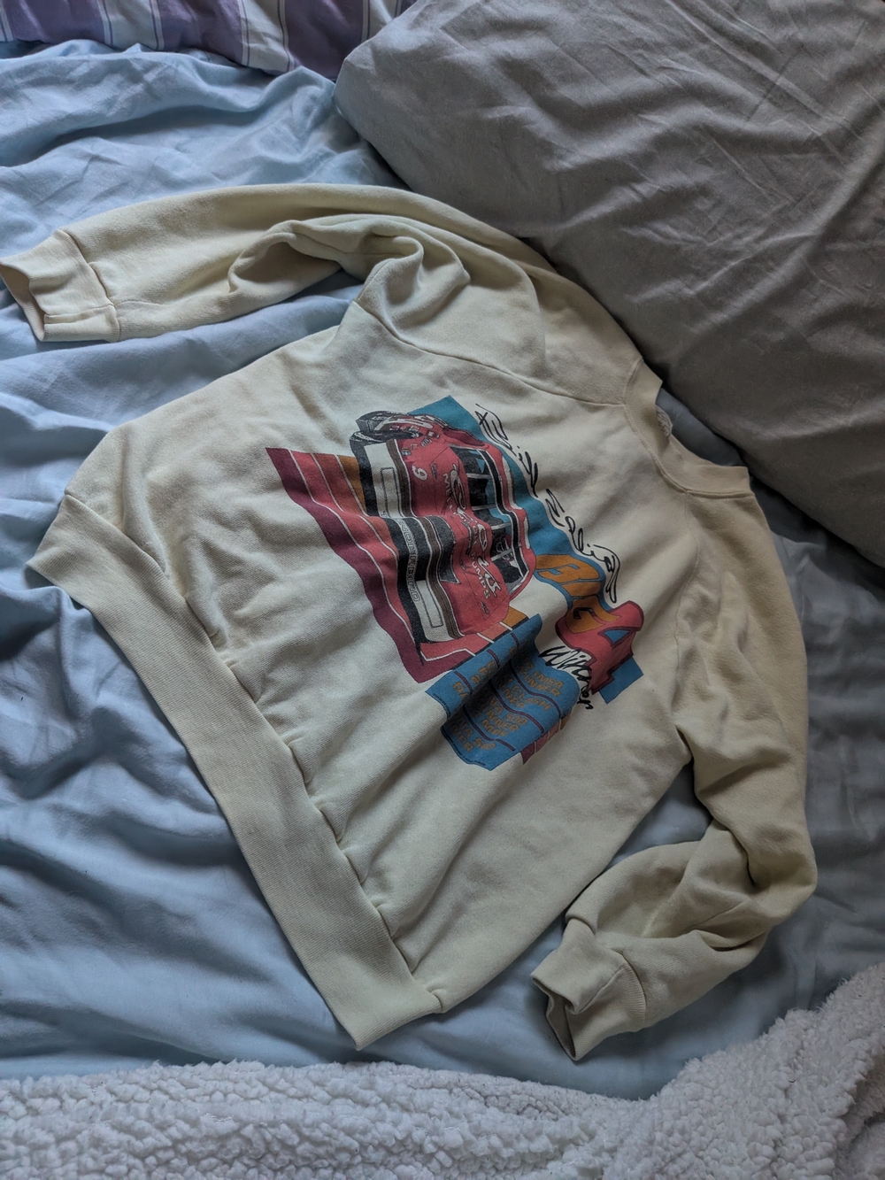 vintage NASCAR sweater women size xs-sm fits very snug on the waistline vs overs
